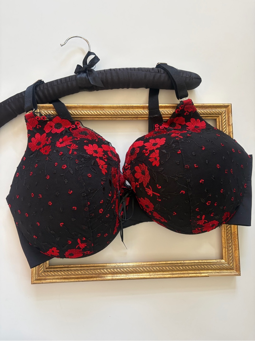 Plus size La vie en rose Floral Lace full coverage Bra Black & Red size 42E